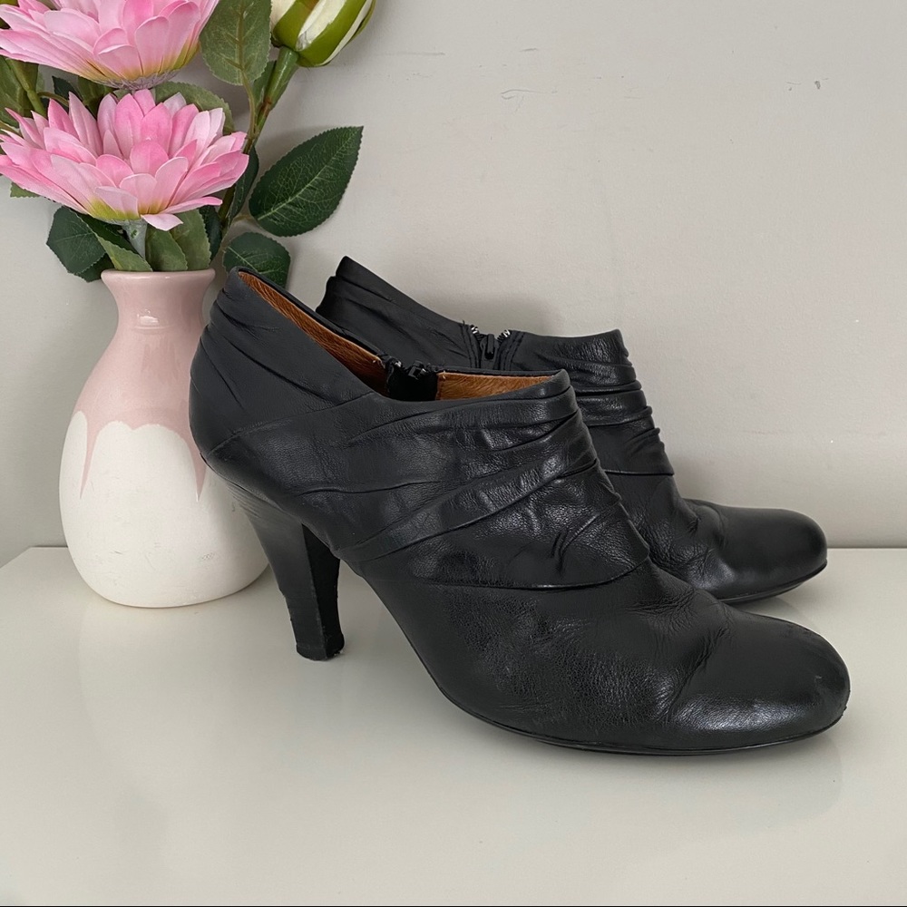 Sofft Florina Black Leather Booties with Ruching